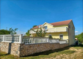 Schönes Ferienhaus mit Pool